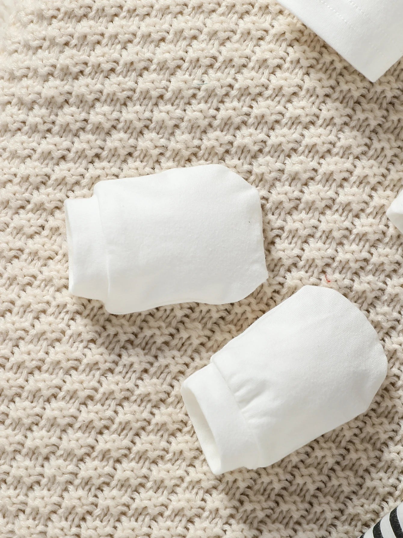 Baby Boy Elephant 4-Piece Outfit Set - Newborn Pantsuit, Hat, Gloves & Bib (1-3M)